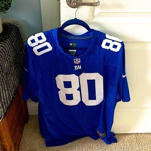 This is a Victor Cruz New York Giants jersey size large
